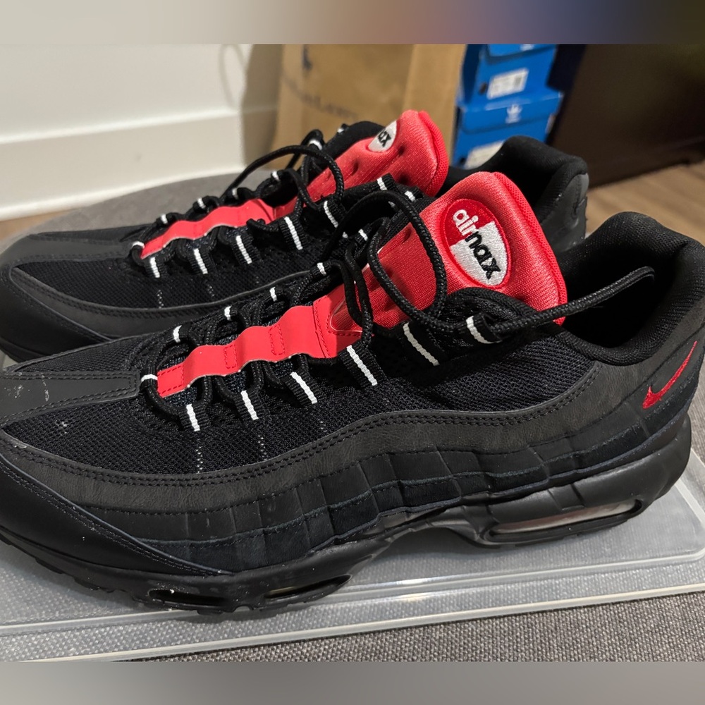 Nike Air Max 95 Essential ‘Black challenge Red’